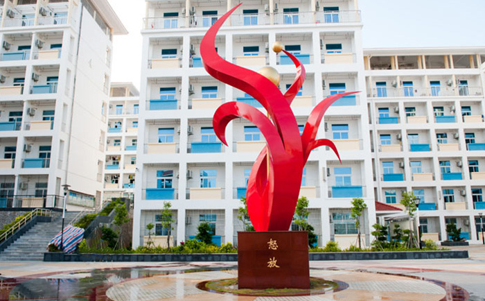 定制不銹鋼雕塑怎么選比較好？