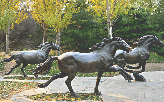 廣場(chǎng)銅馬雕塑——駿馬奔騰 ，鑄就永恒