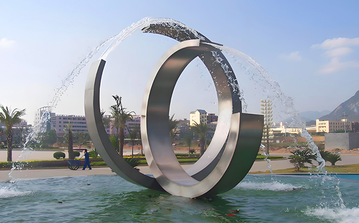 靈動(dòng)水韻，不銹鋼噴泉雕塑的夢(mèng)幻交響