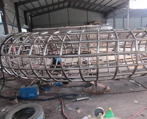 我們和不銹鋼雕塑廠家怎樣進行雕塑的溝通制作呢？