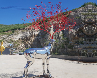 人們?yōu)槭裁聪矚g擺放不銹鋼鹿雕塑？