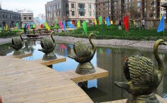 銅雕塑廠家分析銅雕塑選擇應(yīng)該注意哪些問(wèn)題？